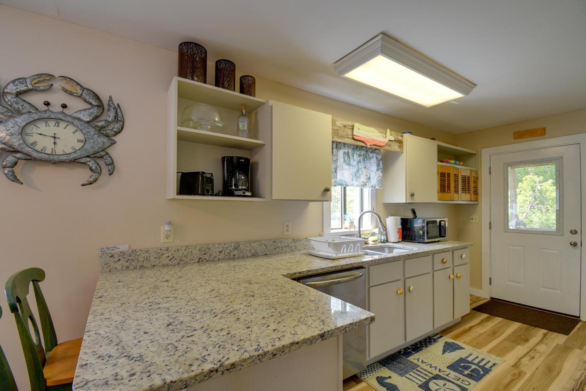 אושן אייל ביץ' Ocean Isle Apartment With Balcony, 1 Mi To Beach! מראה חיצוני תמונה