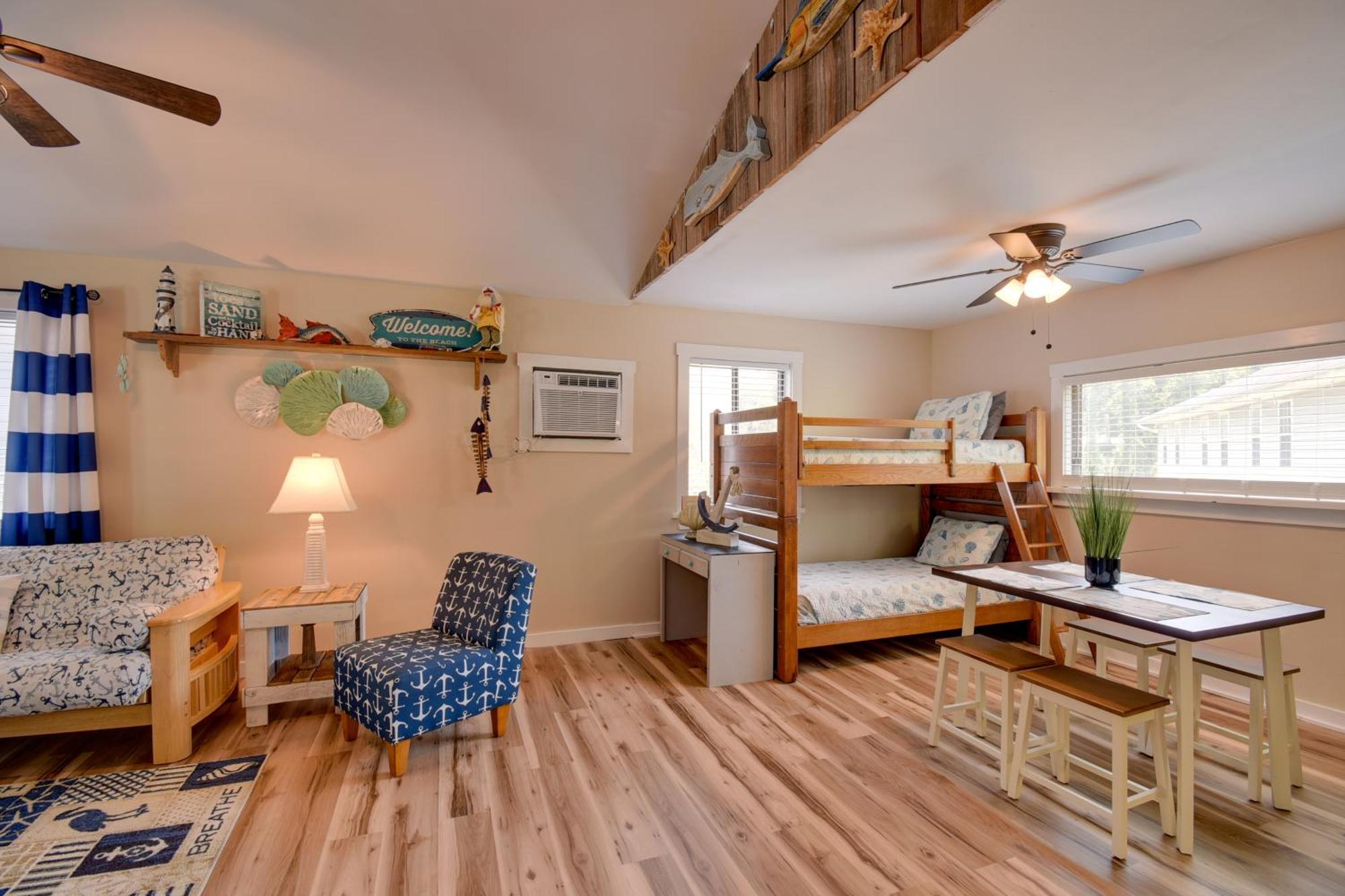 אושן אייל ביץ' Ocean Isle Apartment With Balcony, 1 Mi To Beach! מראה חיצוני תמונה