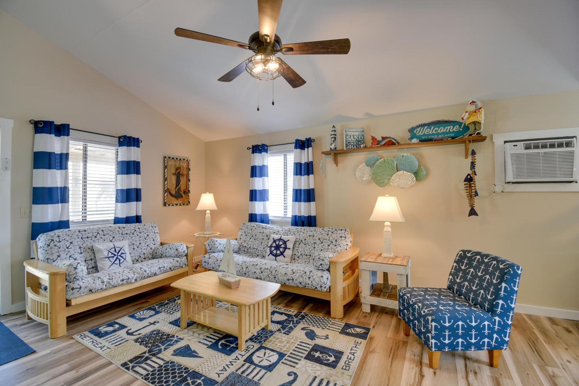 אושן אייל ביץ' Ocean Isle Apartment With Balcony, 1 Mi To Beach! מראה חיצוני תמונה